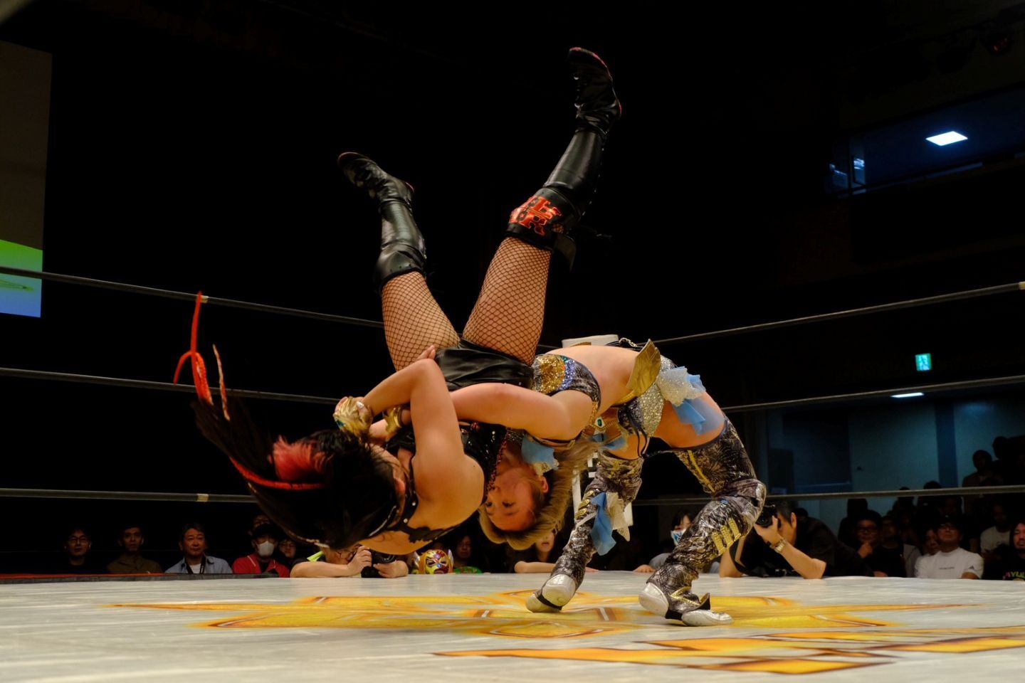 同期対決となった決勝戦。瀬戸レアの台頭を弓月も喜んだ。写真：橋本宗洋