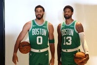 テイタム(左)の新相棒にジョージ(右)を迎え、セルティックスは新たなスタートを切る。(C)Getty Images