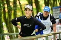 お気に入りの高級SUVを紹介した上田。(C)Getty Images