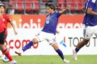 インサイドハーフで先発したMF嶋本が、FWンワディケの負傷交代後に前線に入った。写真：永島裕基