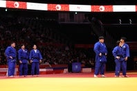 韓国は試合後、判定に納得がいかず畳に居座った。写真：梅月智史（THE DIGEST写真部）