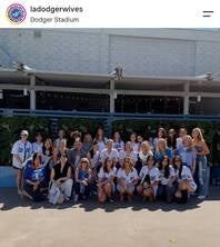 最前列の左から２番目に大谷の妻・真美子さんがいた。画像はドジャース奥様会のインスタグラムのスクリーンショット。
