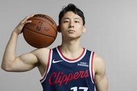 河村がプレシーズンゲーム初戦でクリッパーズデビューを飾った。(C)Getty Images