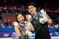 ミラノ・コルティナ五輪で金メダルに輝いたりくりゅう。(C)Getty Images