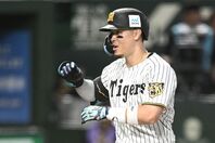 今オフのメジャー行きが囁かれる佐藤。現地メディアからも熱視線が注がれている。写真：鈴木颯太朗