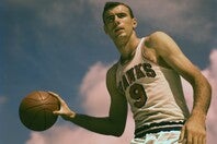 1956年にNBAの初代MVPに輝き、58年には王者セルティックスを破って初優勝。ペティットは最終戦で50得点を叩き出した。(C)Getty Images