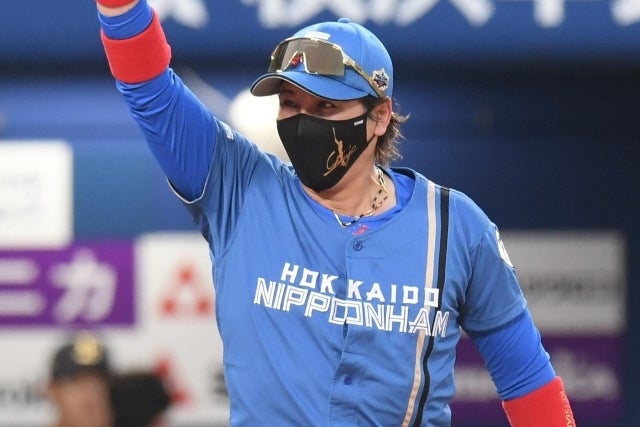 CSファーストステージで苦境に陥っている日本ハムの新庄監督。写真：鈴木颯太朗