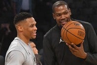 デュラントが元相棒ウエストブルック(左)の引退について語った。(C)Getty Images