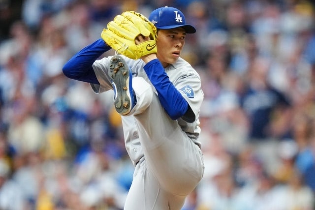 ブルワーズ戦で救援登板したドジャースの佐々木。(C)Getty Images