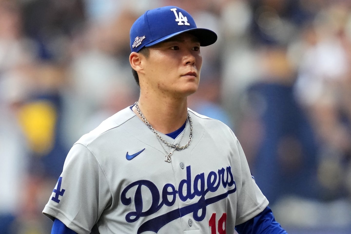 リーグ優勝決定シリーズ第２戦で先発したドジャースの山本由伸が、今季＆PS最短となる２回２／３でKOされた。(C)Getty Images