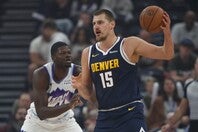 ヨキッチの超絶アシストをナッシュが絶賛した。(C)Getty Images