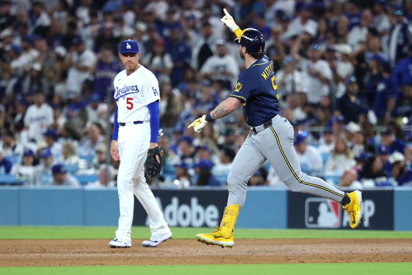ブルワーズのバウアーズが７回に逆転２ラン。ドジャースは終盤にリードを許した。(C)Getty Images