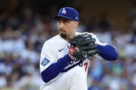ドジャースの左腕スネルの妻が卑劣な脅迫を受けたことを明かした。(C)Getty Images