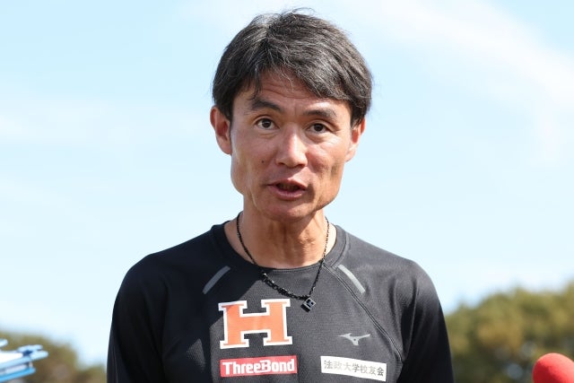 箱根駅伝の予選会で10位通過だった法政の坪田監督。写真：梅月智史（THE DIGEST写真部）
