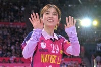 SVリーグ開幕戦で始球式を務めた女優の小芝風花さん。写真：金子拓弥（THE DIGEST写真部）