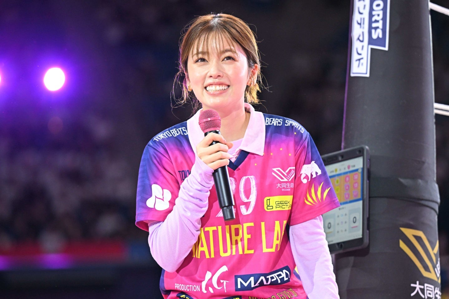 SVリーグ開幕戦で始球式を務めた女優の小芝風花さん。写真：金子拓弥（THE DIGEST写真部）