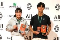 ２年連続でパリ行きを決めた女子シングルス優勝の駒田唯衣（左）と男子シングルス初優勝のキム・ドンジェ（右）。写真：スマッシュ編集部