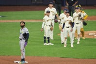 併殺打で試合終了かと思われたが…。最後まで目の離せない展開となった。(C) Getty Images