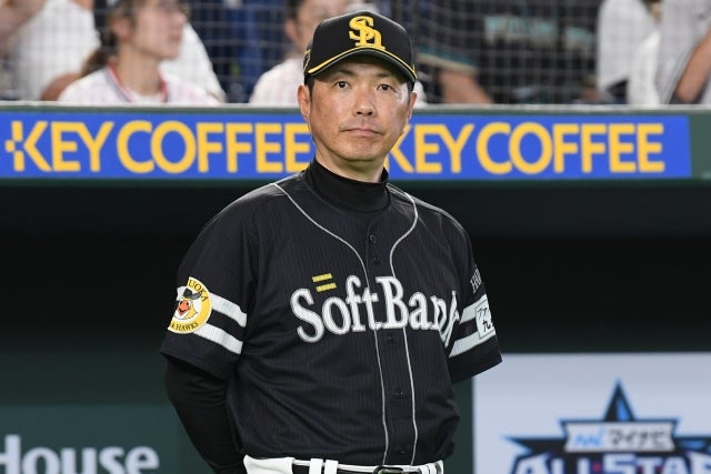 日本シリーズ初戦を制したソフトバンクの小久保監督。写真：鈴木颯太朗