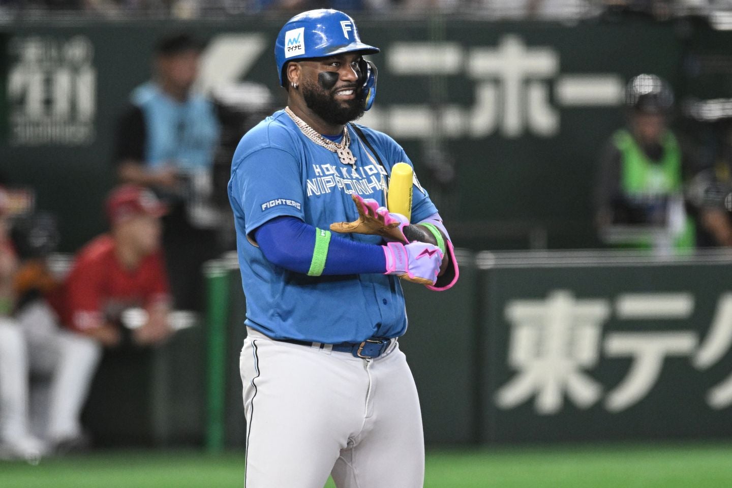 カーマニアとして知られるレイエス。今回は２台のランボルギーニを初公開した。写真：鈴木颯太朗
