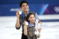 ミラノ・コルティナ五輪で日本ペア史上初の金メダルを獲得したりくりゅう。(C)Getty Images