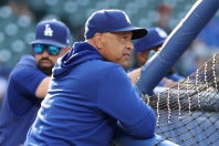 ドジャースを率いるロバーツ監督。コーチ陣は基本的に現状維持という方針だが…。(C) Getty Images