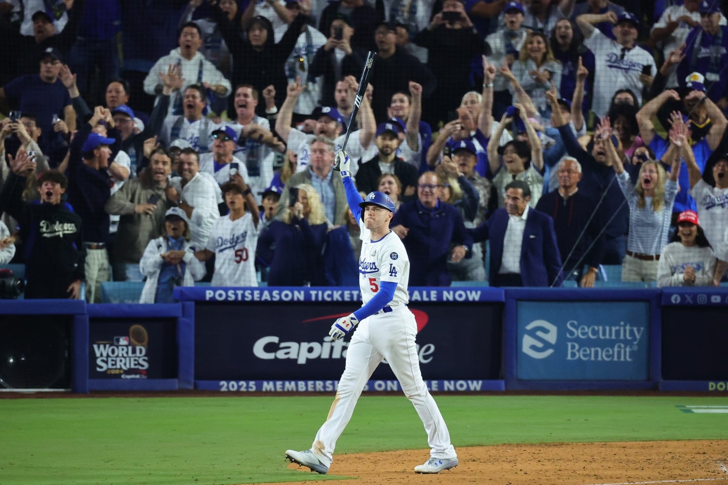 2024年10月25日に行なわれたドジャースとヤンキースとのワールドシリーズ第１戦、延長10回裏２死満塁の場面で、フリーマンがWS史上初となる劇的満塁弾を放った。(C)Getty Images