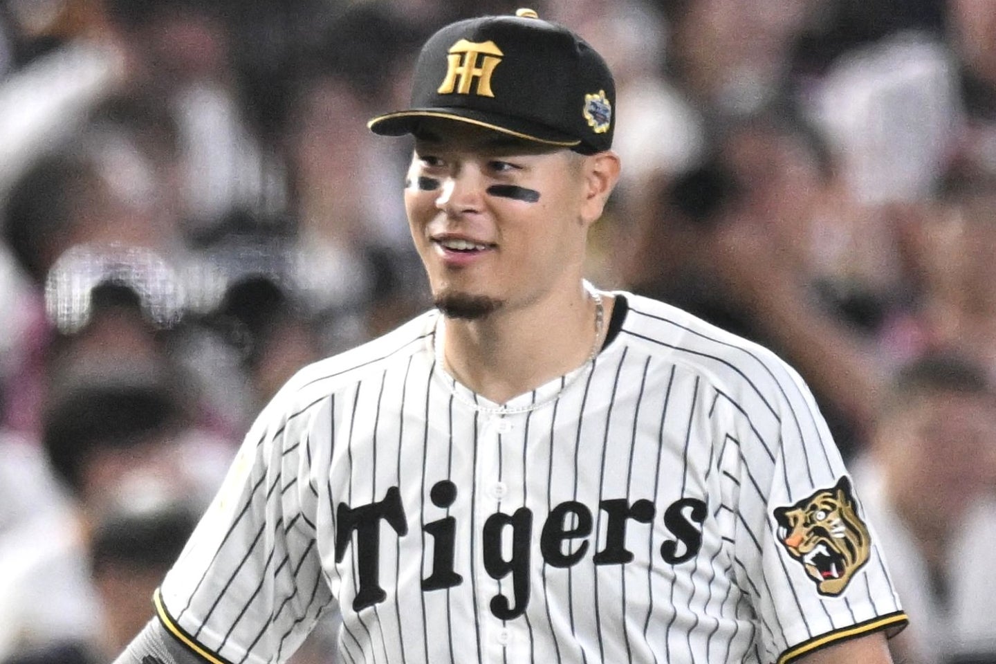 史上９人目の三冠王に輝いた阪神の佐藤輝明。写真：鈴木颯太朗