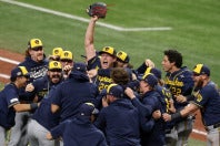 レイズをWSで４勝１敗で制してMLB初優勝を飾ったブルワーズの選手たち。(C)Getty Images