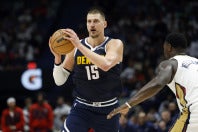 NBAキャリア12年目で通算200回のトリプルダブルを達成したヨキッチ。(C)Getty Images