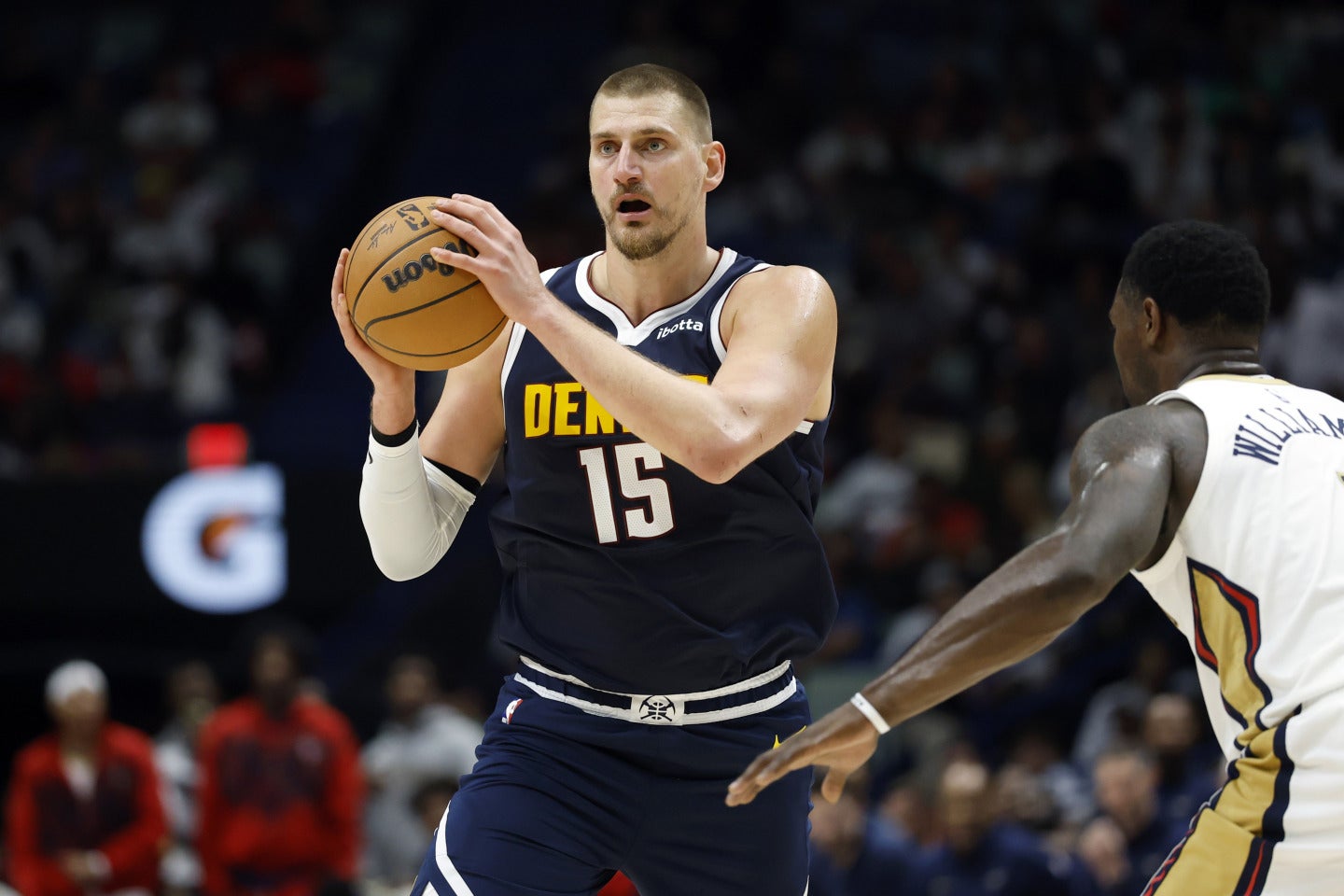 NBAキャリア12年目で通算200回のトリプルダブルを達成したヨキッチ。(C)Getty Images