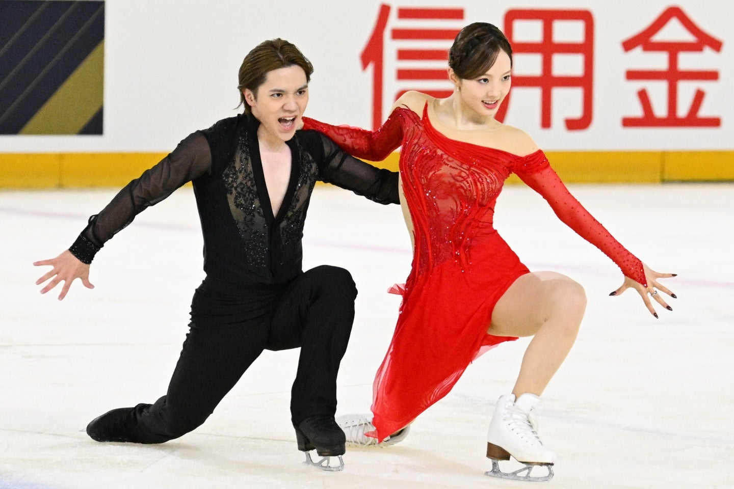 アイスダンスデビューした“しょまりん”こと本田真凜／宇野昌磨組。写真：松尾/アフロスポーツ